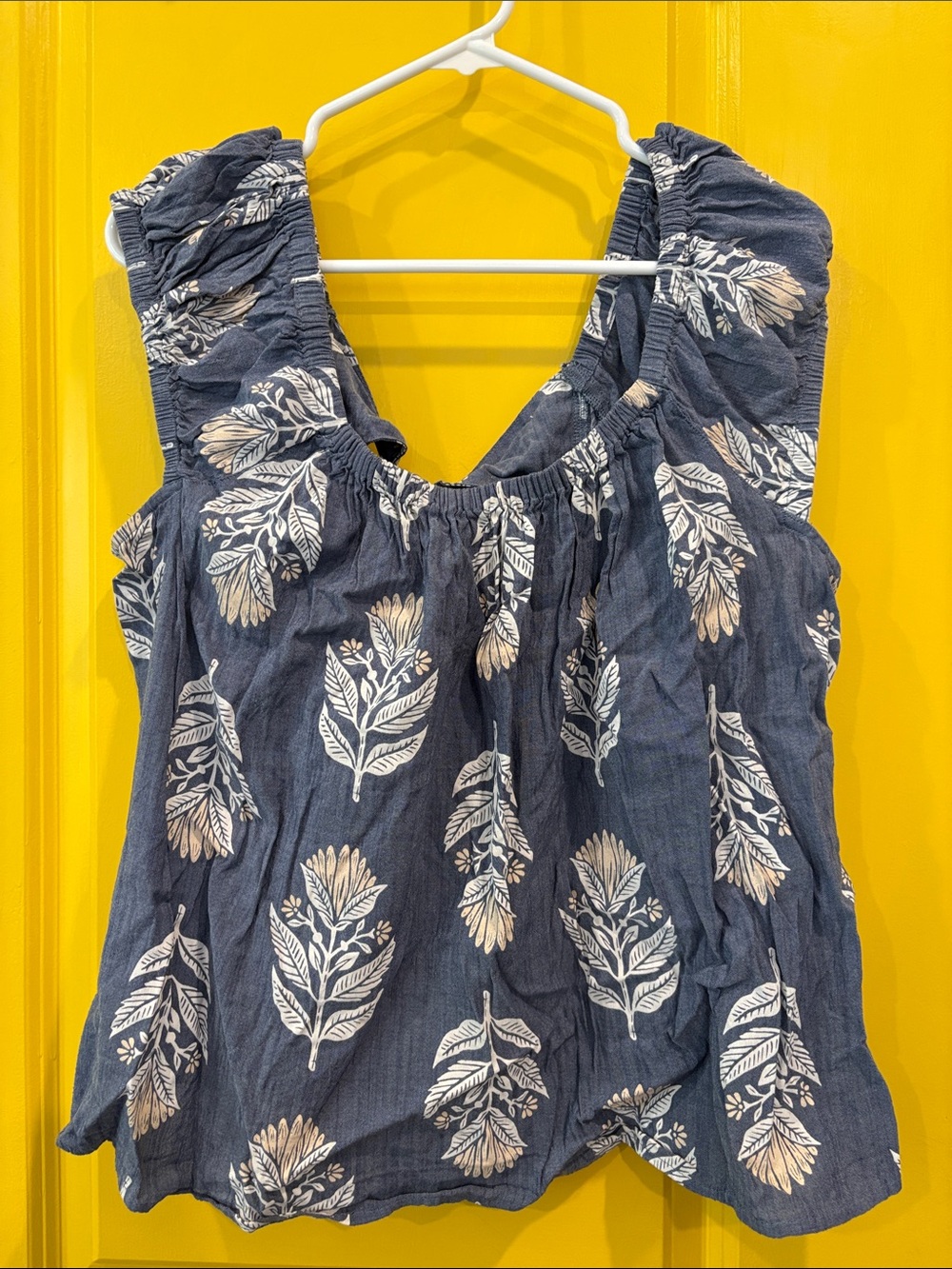 Old Navy women’s Navy Floral Print Sleeveless Top